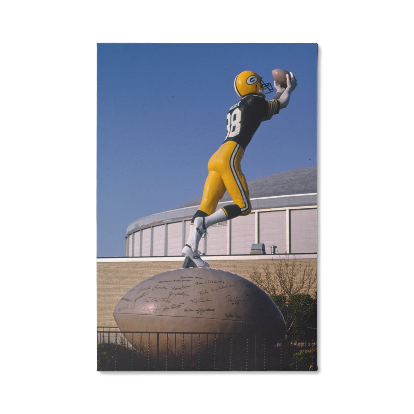 Green Bay Packer Hall of Fame, football player statue, angle 2, Green Bay Avenue, Green Bay, Wisconsin