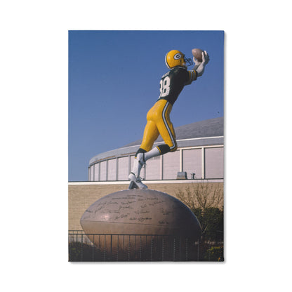 Green Bay Packer Hall of Fame, football player statue, angle 2, Green Bay Avenue, Green Bay, Wisconsin