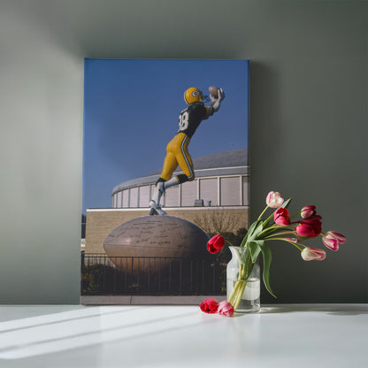 Green Bay Packer Hall of Fame, football player statue, angle 2, Green Bay Avenue, Green Bay, Wisconsin