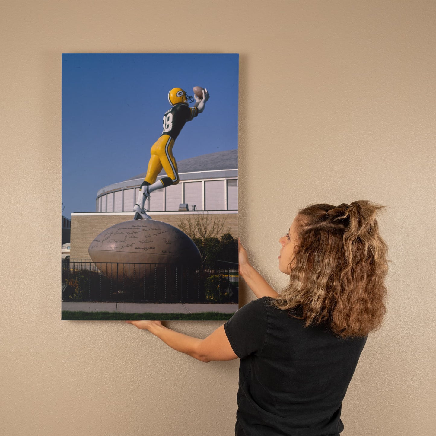 Green Bay Packer Hall of Fame, football player statue, angle 2, Green Bay Avenue, Green Bay, Wisconsin
