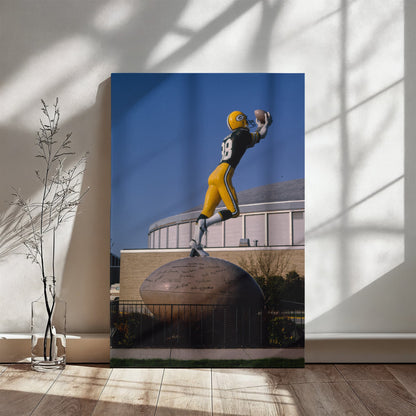 Green Bay Packer Hall of Fame, football player statue, angle 2, Green Bay Avenue, Green Bay, Wisconsin